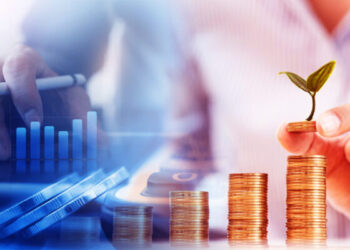 hands holding pen and coin