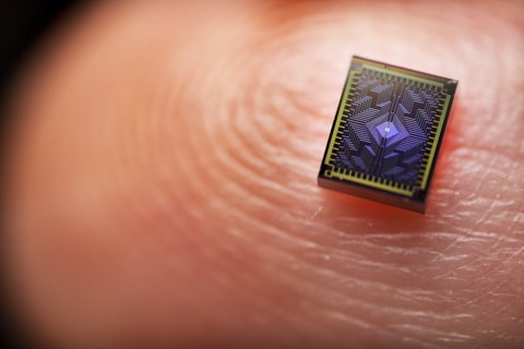 Intel-Tunnel-Falls-chip-detail