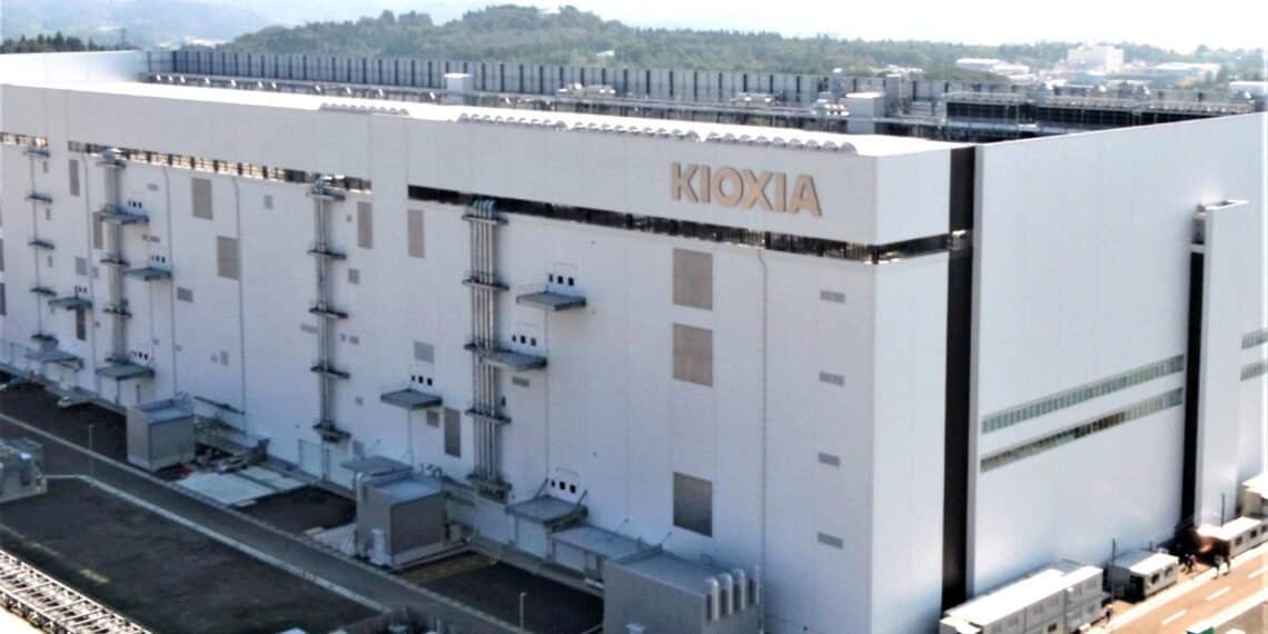 Kioxia Building logo