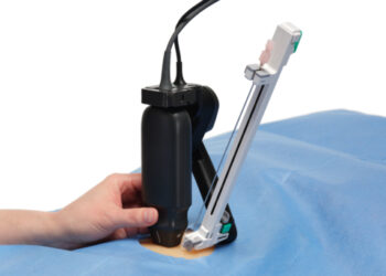 Hand_with_drape_-_needle